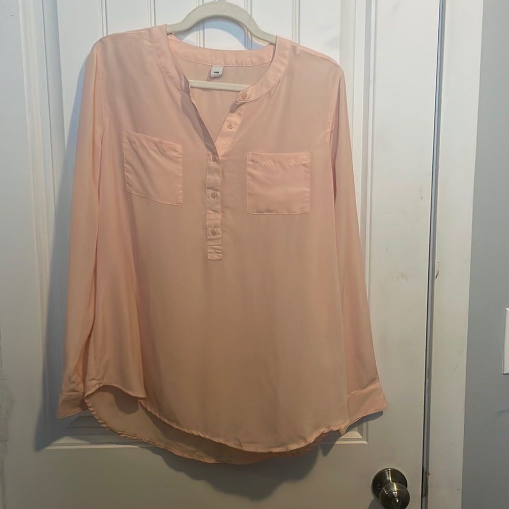 Light pink 3/4 sleeve blouse with front pockets